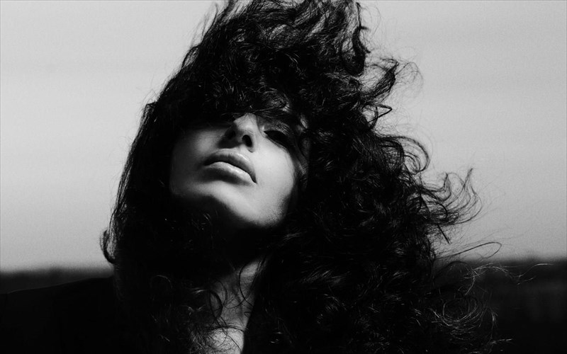 nicole-moudaber-kai-paul-ritch-sto-monastiraki-center