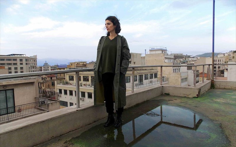 o-nekros-taksidiotis-tou-aleksandrou-papadiamanti-sto-theatro-skrow