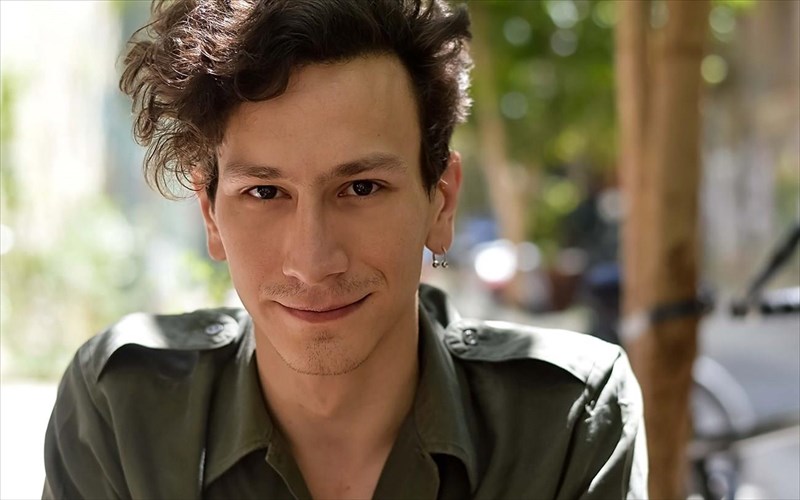 mixalis-sarantis-panta-oi-anthropoi-niothoun-oti-teleionei-mia-epoxi-kai-arxizei-mia-alli