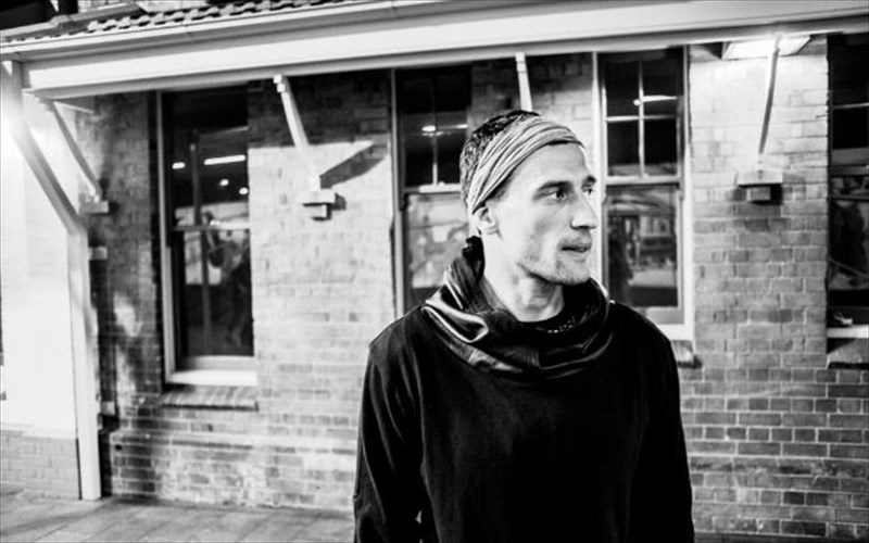 to-mousiko-fainomeno-vakula-sto-six-dogs