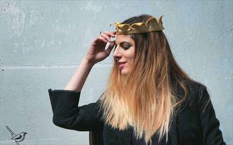 i-angelika-dusk-parousiazei-to-ntempouto-almpoum-tis-sto-faust