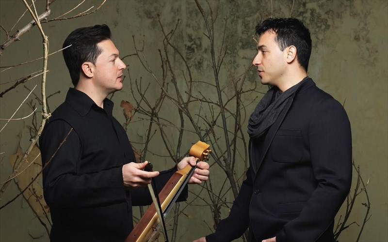 mousiki-dixos-sunora-me-psuxi-kai-soma-soma