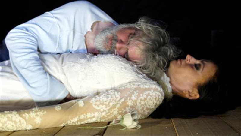 i-premiera-tou-irakli-mainomenou-sto-arxaio-theatro-tis-epidaurou