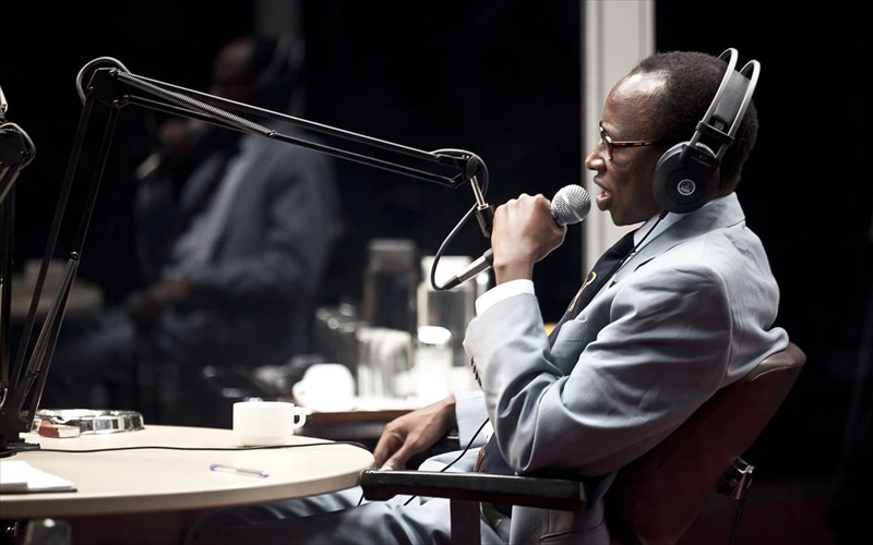 hate-radio-otan-ena-radiofoniko-stountio-metatrepetai-se-ergostasio-ratsistikis-ideologias