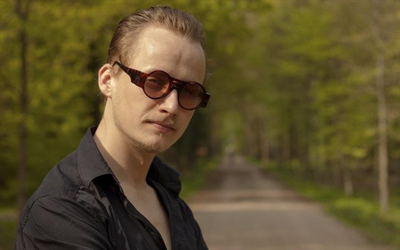 i-londreziki-toitoimusik-sto-six-dogs-gia-ena-ksexoristo-parti