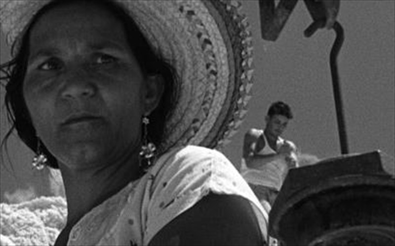 thalassa-nero-kai-anthropini-psuxi