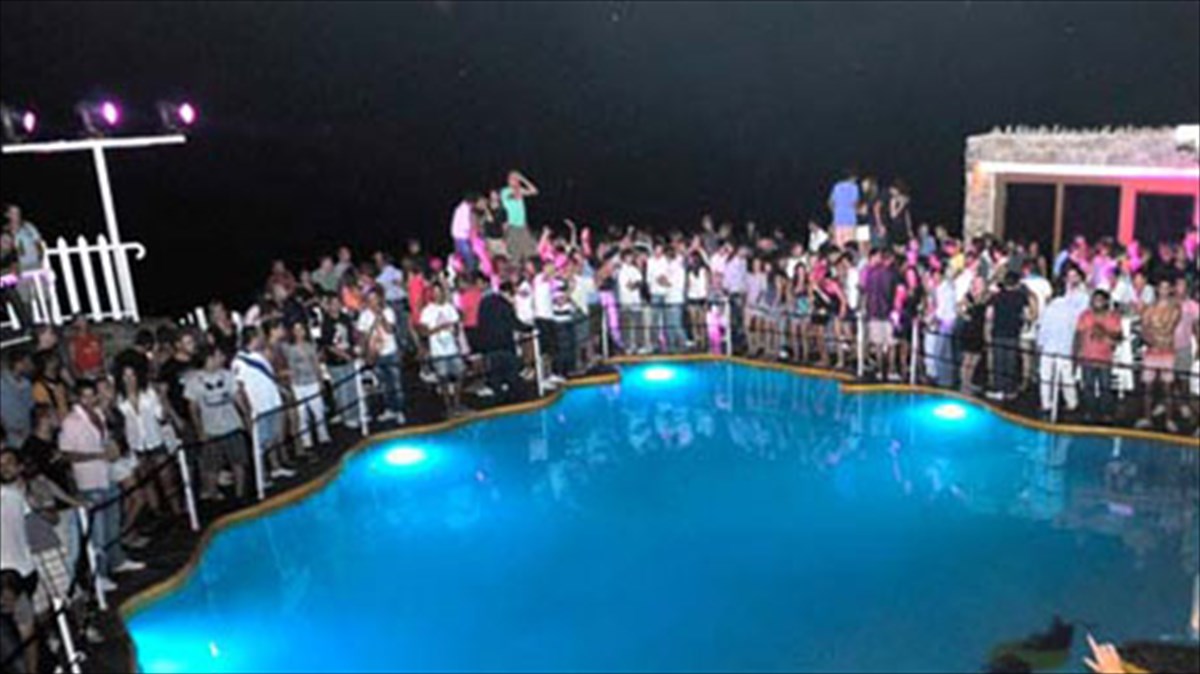 o-pio-kalokairinos-minas-sto-cavo-paradiso