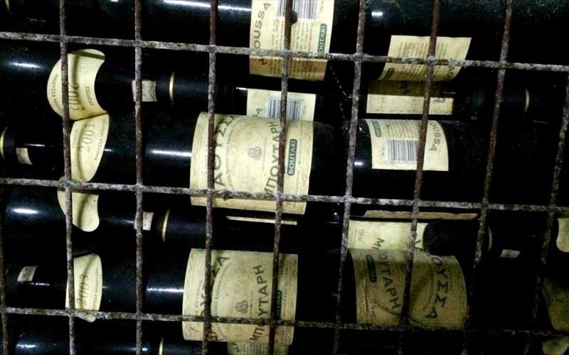 geuteite-krasi-palion-sodeion-apo-ta-oinopoieia-mpoutari