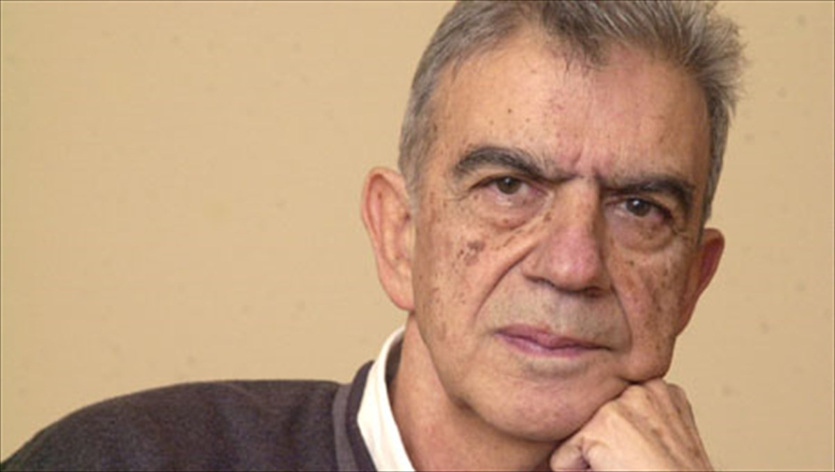 ena-agnosto-neaniko-muthistorima-tou-meni-koumantarea