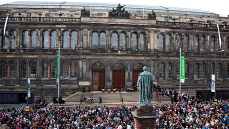 ananeomeno-to-ethniko-mouseio-tis-skotias-anoigei-tis-portes-tou