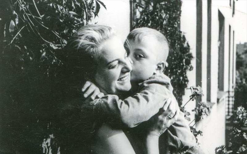 ena-klasiko-aristourgima-gia-ti-giorti-tis-miteras