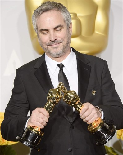 o-alfonso-cuaron-epistrefei-me-titlo-sto-festibal-benetias