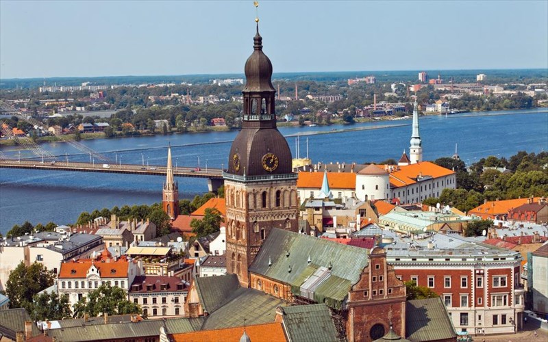 taksidi-sti-riga-tis-arxitektonikis-tis-geusis-kai-ton-kokteil