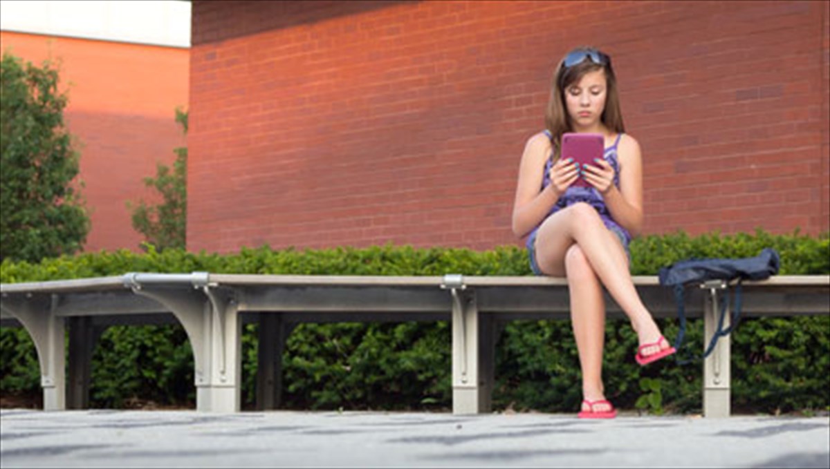 diamaxi-tou-bibliopoleiou-amazon-me-tin-apple-kai-tous-ekdotes-gia-ta-e-books