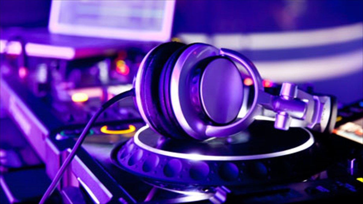 i-psifoforia-gia-tous-top-100-djs-ksekinise