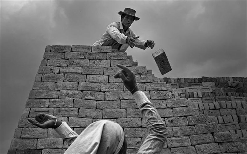 20-fotografoi-se-monoxromo-fonto