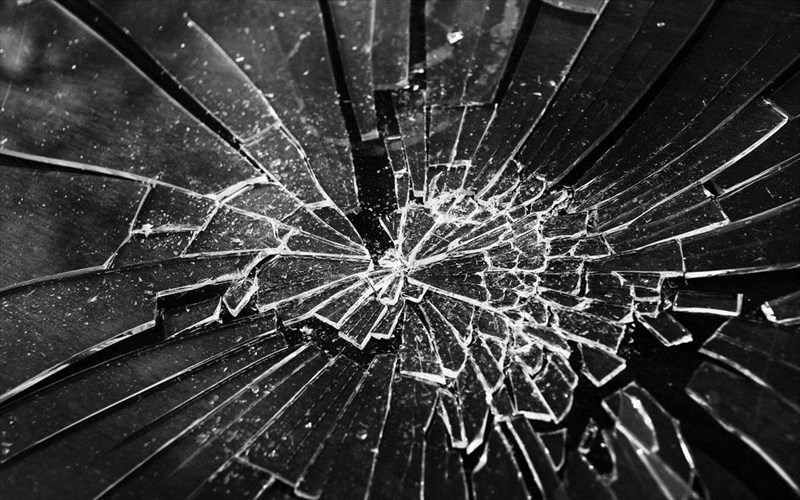 h-prodosia-mesa-apo-4-biblia-biblia