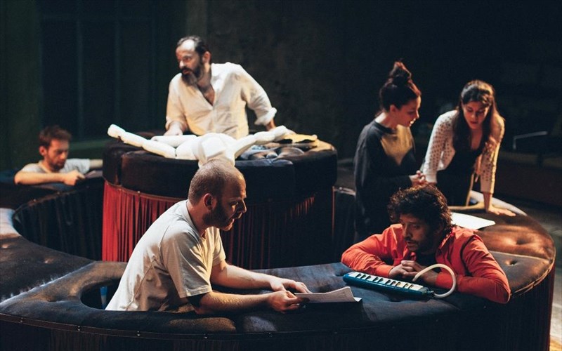 o-xaris-fragkoulis-kanei-podariko-sto-festibal-athinon