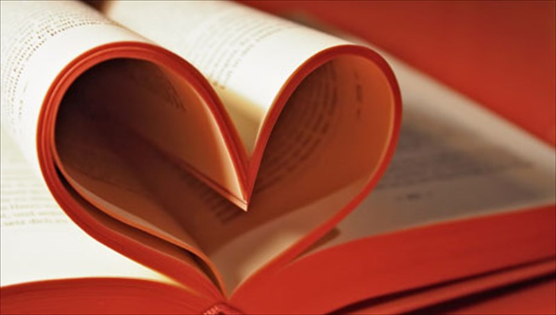 ena-muthistorima-gia-to-keno-anamesa-se-auto-pou-imastan-kai-se-auto-pou-exoume-ginei