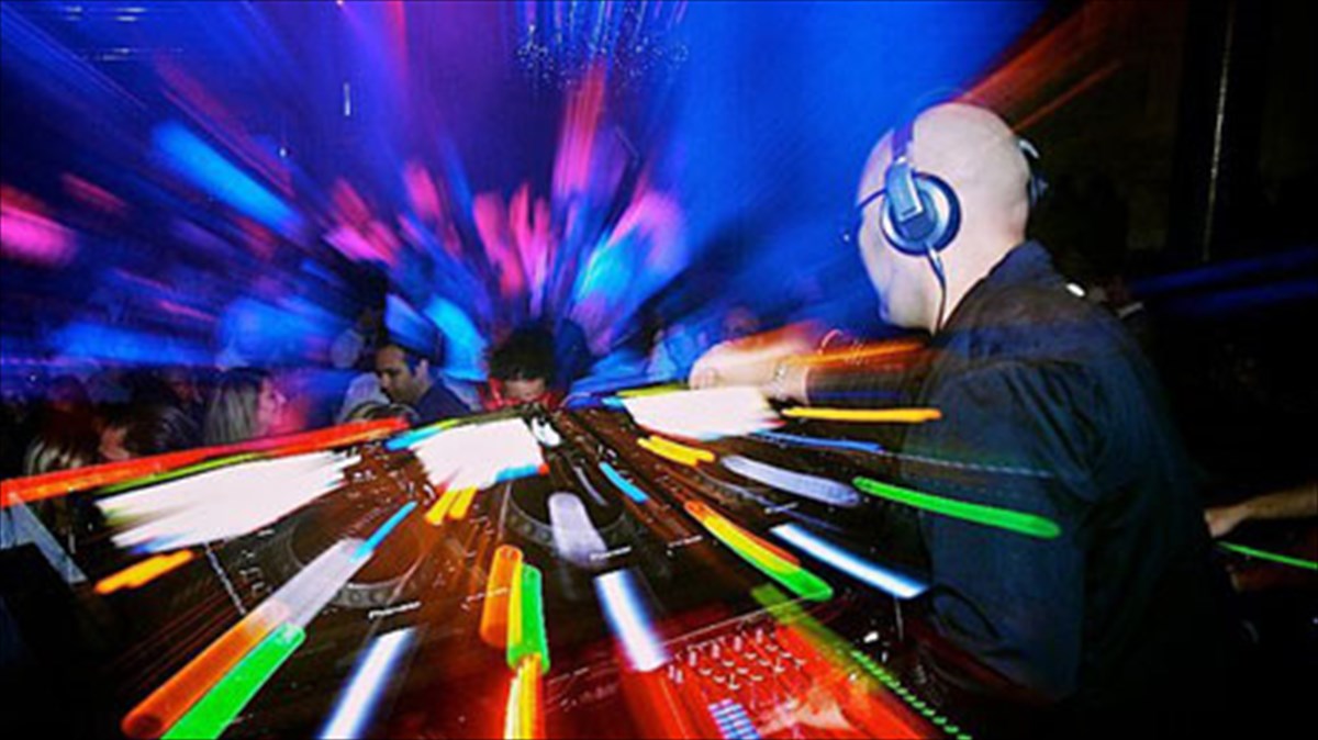 o-roger-sanchez-gia-ena-monadiko-dj-set-sto-cavo-paradiso