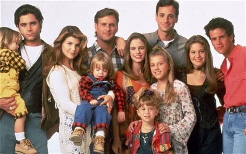 ektos-full-house-oi-aderfes-olsen