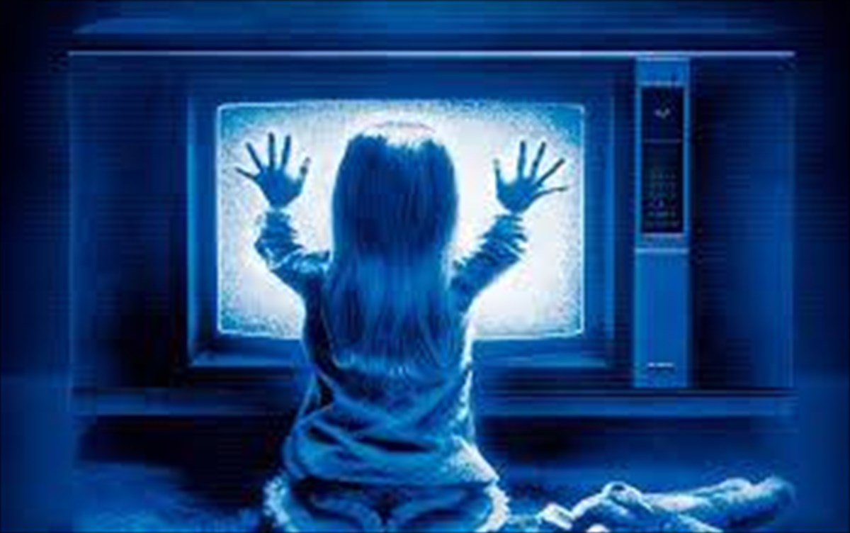 to-poltergeist-tou-1982-anabionei