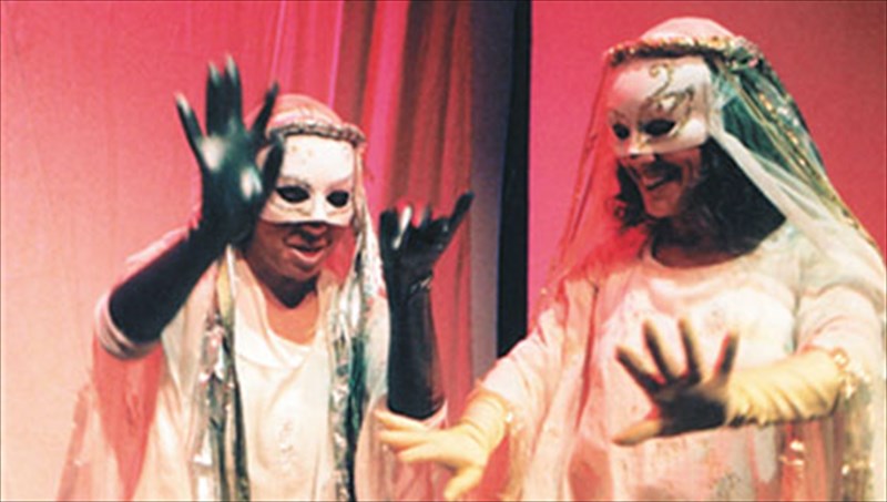 o-xronos-einai-ena-paidi-pou-paizei-mia-paidiki-parastasi-paixnidi