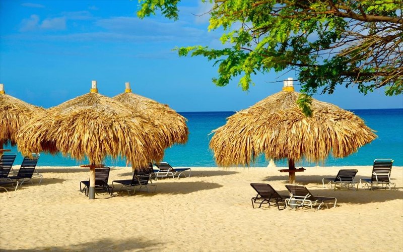 taksidi-sta-pio-aksiozileuta-meri-tis-karaibikis