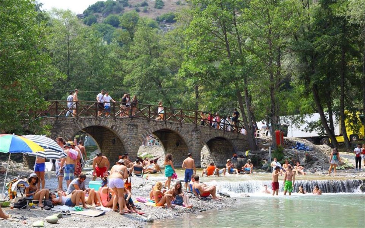 river-party-kastoria