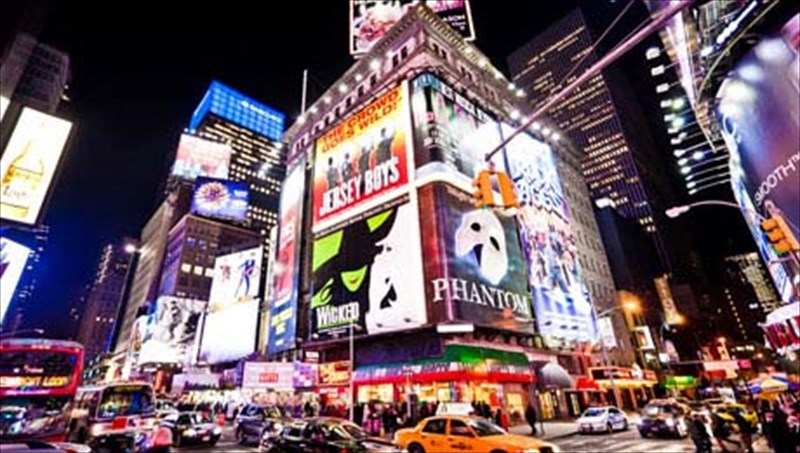 to-miouzikal-end-of-the-rainbow-tin-anoiksi-sto-mprontgouei