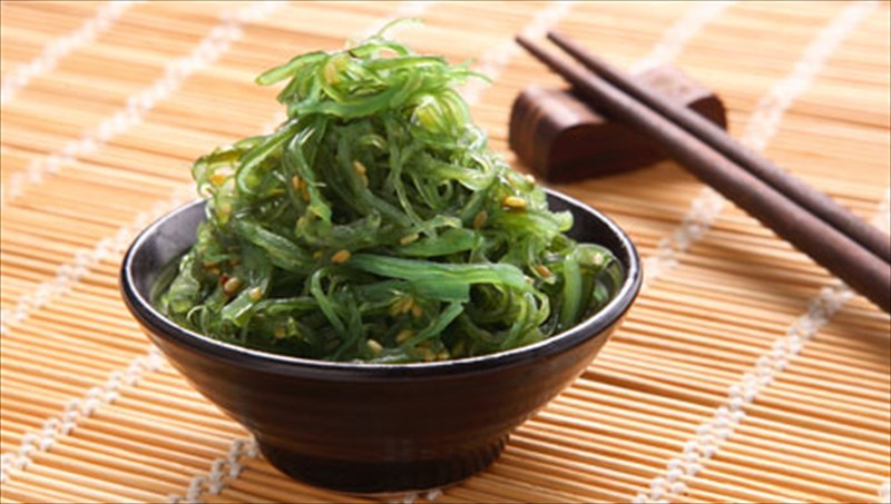 spiroulina-ti-akribos-einai-kai-poso-mas-ofelei