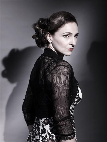 eirini-karagianni-oi-tragodies-ontas-diaxronikes-einai-ameilikta-sugxrones