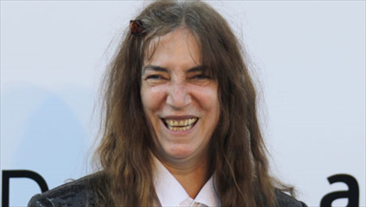 i-pati-smith-thumatai-tis-epeisodiakes-stigmes-tis-zois-tis