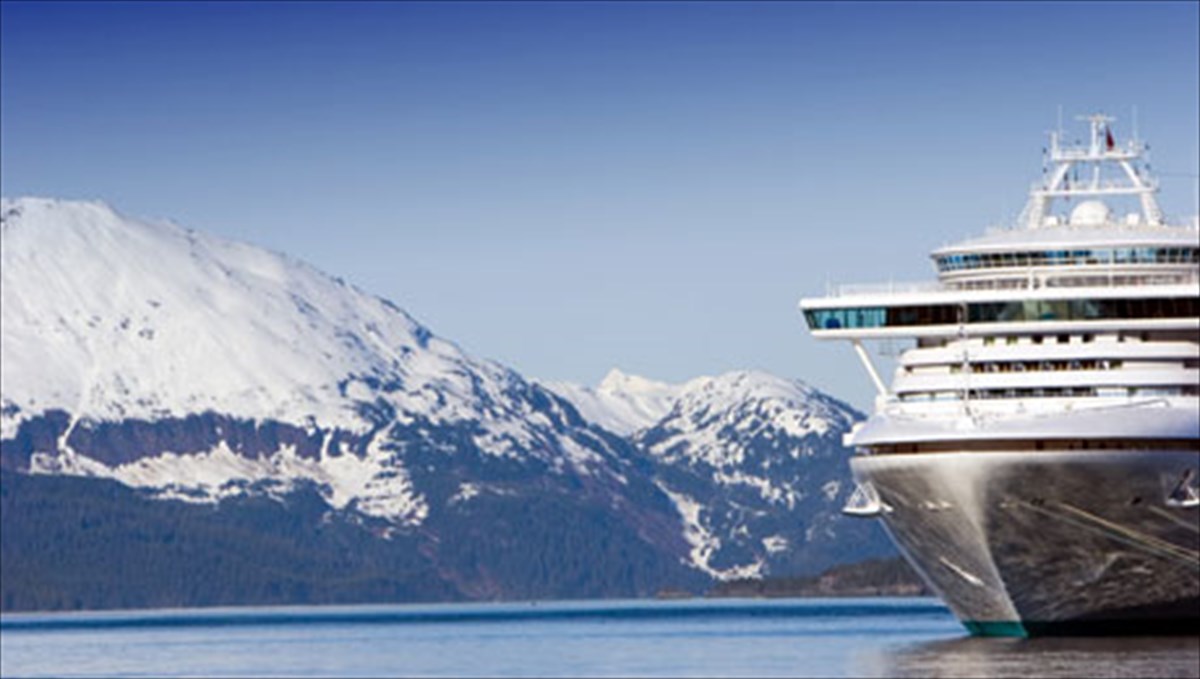 salparoume-me-tis-pio-entuposiakes-krouazieres-ston-kosmo