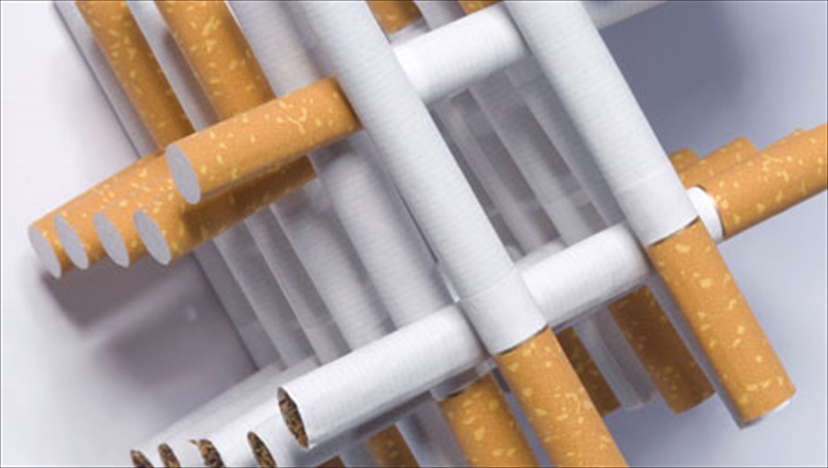 eseis-giati-kapnizete