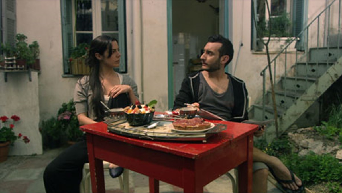 dos-mia-istoria-agapis-apo-tin-athina-os-tin-barkeloni