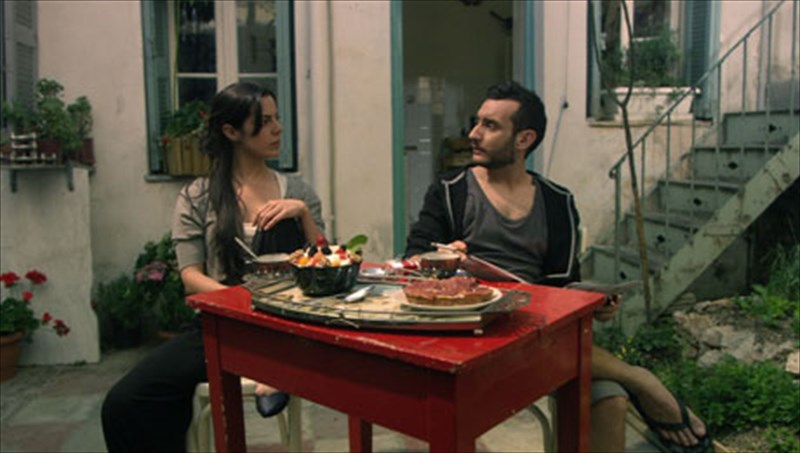 dos-mia-istoria-agapis-apo-tin-athina-os-tin-barkeloni