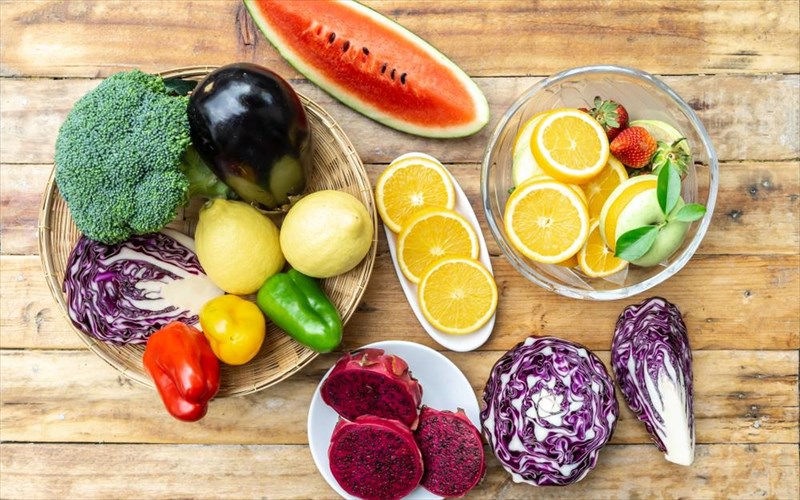 pos-na-aksiopoiiste-frouta-kai-laxanika-pou-tha-kateligan-sta-skoupidia