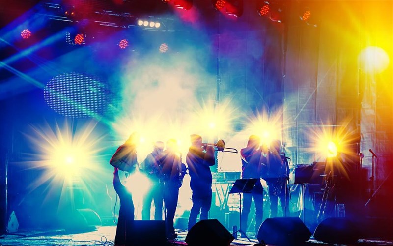 bradies-Jazz-stin-plateia-neas-smurnis