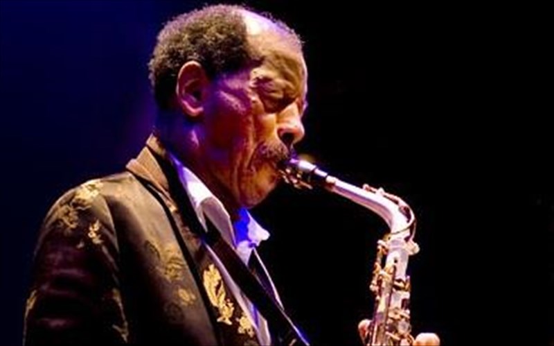sigise-to-saksofono-tou-thrulikou-ornette-coleman