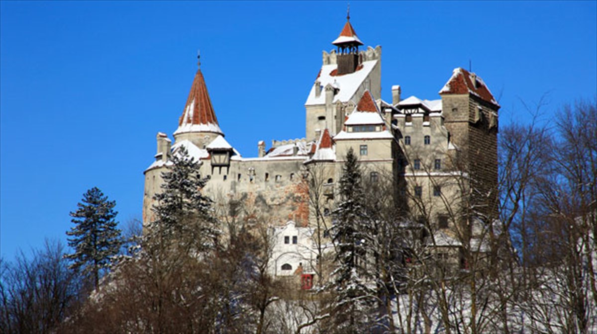 enas-apogonos-tou-mpram-stoouker-ananeonei-to-mutho-tou-drakoula