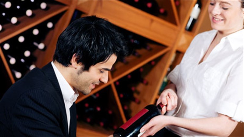 pos-mporoume-na-epikoinonisoume-kalutera-me-enan-sommelier