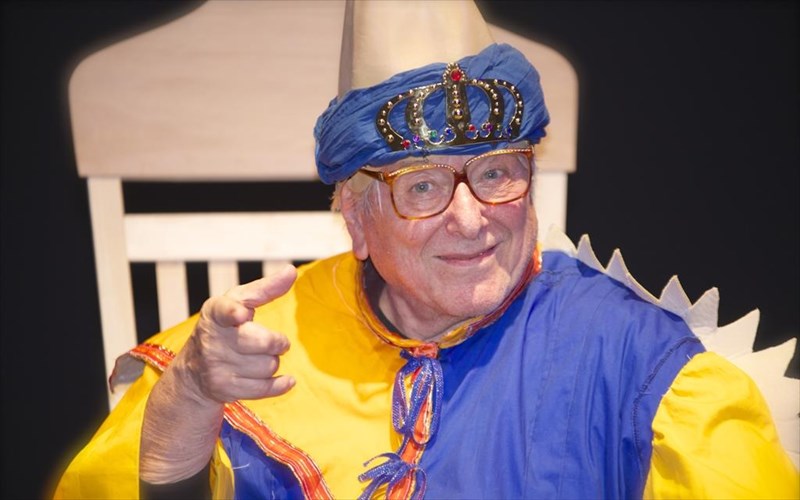 o-kostas-boutsas-einai-enas-stroggulokefalos-sti-xora-ton-muterokefalon