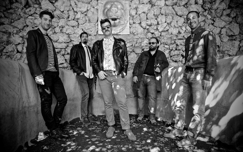 oi-soul-vibrators-ston-kipo-tou-nomismatikou-mouseiou