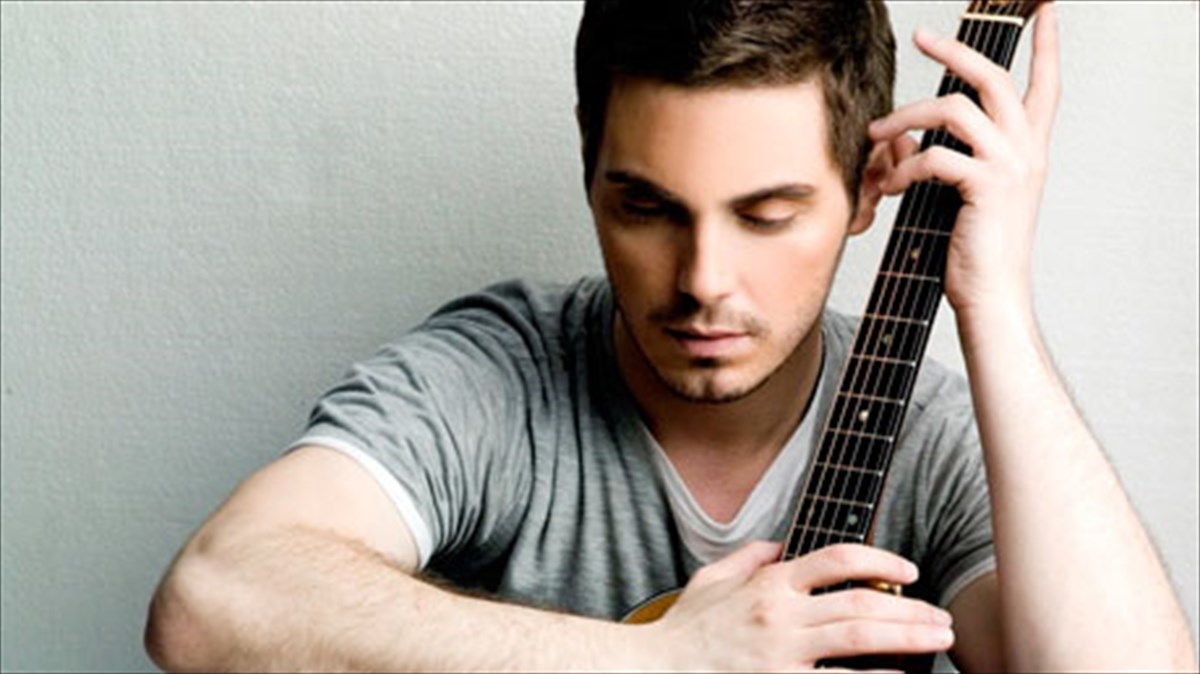 o-mixalis-xatzigiannis-gia-duo-sunaulies-ston-lukabitto