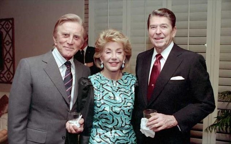 efuge-apo-ti-zoi-i-ithopoios-diana-douglas-ithopoios-diana-douglas