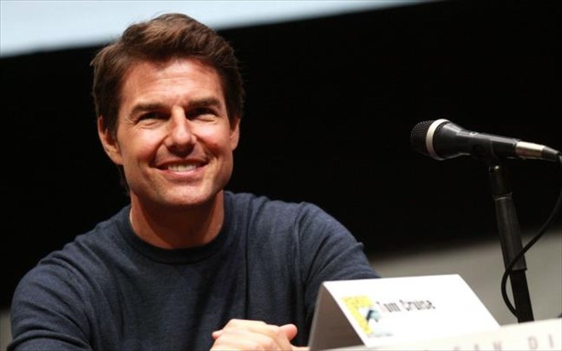 giati-o-tom-krouz-gurizei-tin-plati-sti-saientologia-tom-krouz-gurizei-tin-plati-sti-saientologia