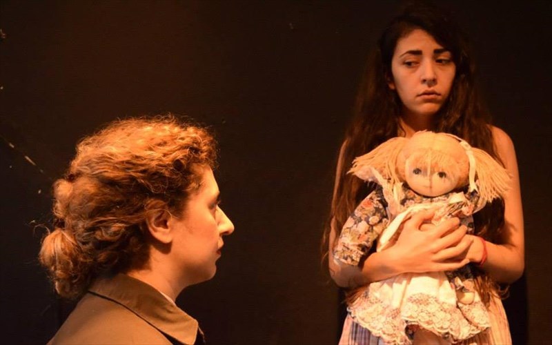 dipli-parastasi-apo-tous-apofoitous-tis-dramatikis-sxolis-dilos