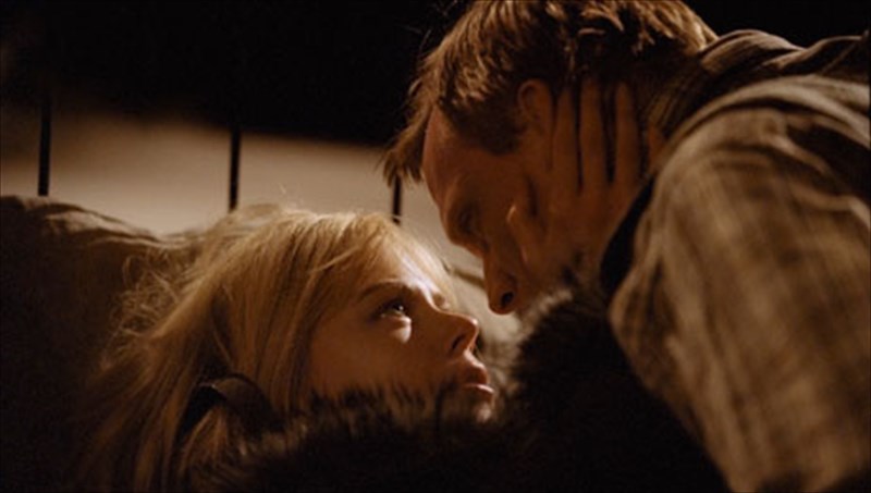 ta-47-lepta-tou-dogville-pou-den-eixate-dei