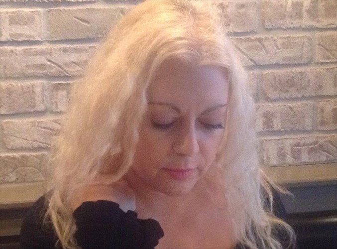 eua-stamou-grafo-apo-epithumia-gia-epikoinonia